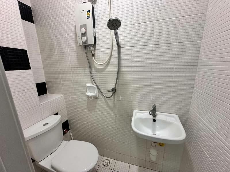 Kediaman Servis untuk Disewa di The Sky Executive Suites - Anson Hiong - Bathroom - PropertyGuru.com.my