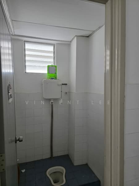 Shop for Rent in Bandar Baru Salak Tinggi (Sepang) - Vincent Lee - Bathroom - PropertyGuru.com.my