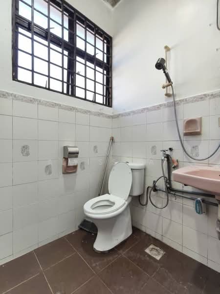 Rumah Teres 2 Tingkat untuk Dijual di Taman Desa Cemerlang (Ulu Tiram) - Alviss Tay - Bathroom - PropertyGuru.com.my
