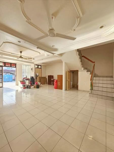 Rumah Teres 2 Tingkat untuk Dijual di Taman Desa Cemerlang (Ulu Tiram) - Alviss Tay - Living Room - PropertyGuru.com.my