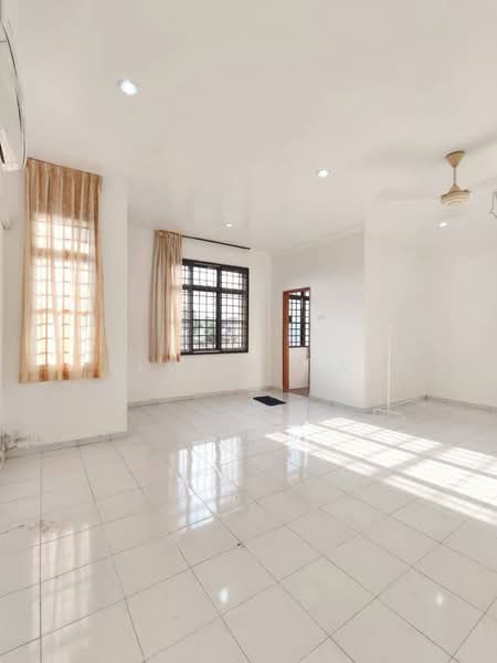 Rumah Teres 2 Tingkat untuk Dijual di Taman Desa Cemerlang (Ulu Tiram) - Alviss Tay - Living Room - PropertyGuru.com.my