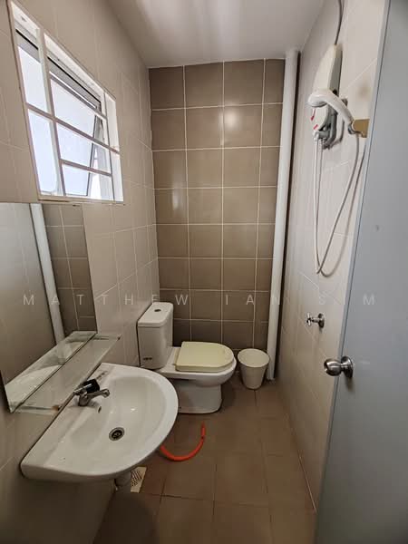 Townhouse for Rent in Bandar Saujana Putra (Tanjong Duabelas) - Matthew Ian Sim - Bathroom - PropertyGuru.com.my