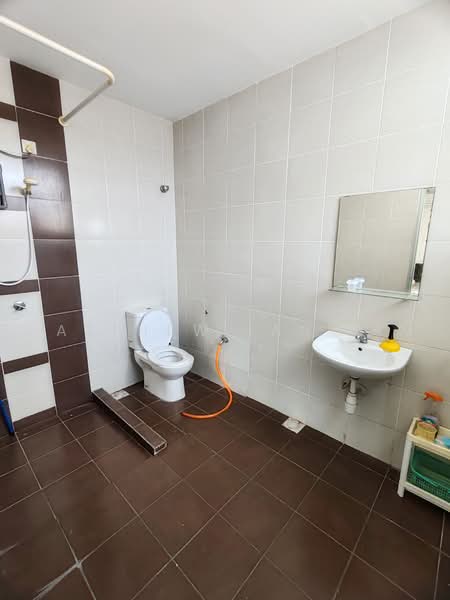 Townhouse for Rent in Bandar Saujana Putra (Tanjong Duabelas) - Matthew Ian Sim - Bathroom - PropertyGuru.com.my