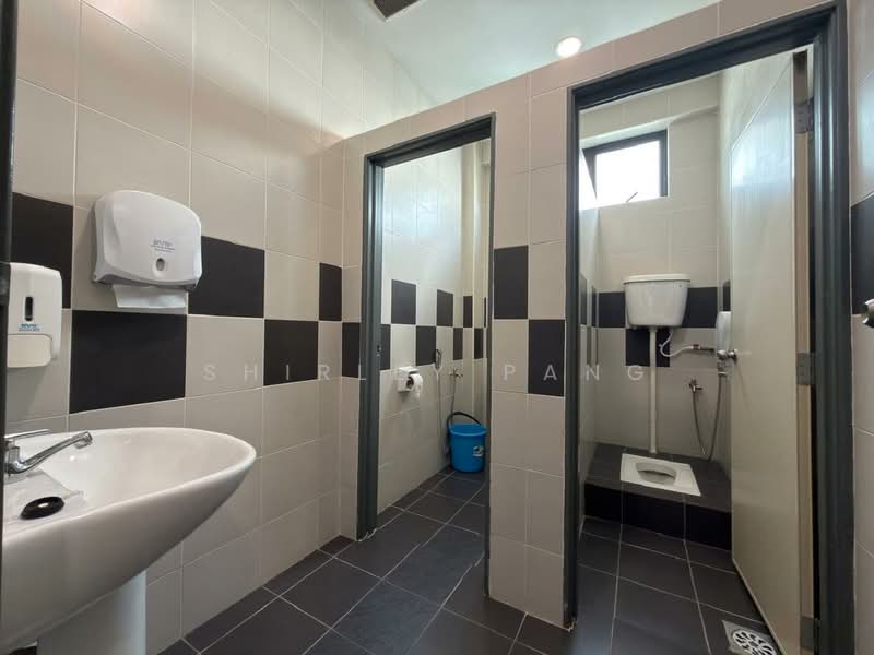 Semi-D Factory for Sale in Iskandar Puteri (Nusajaya) (Johor) - Shirley Pang - Bathroom - PropertyGuru.com.my