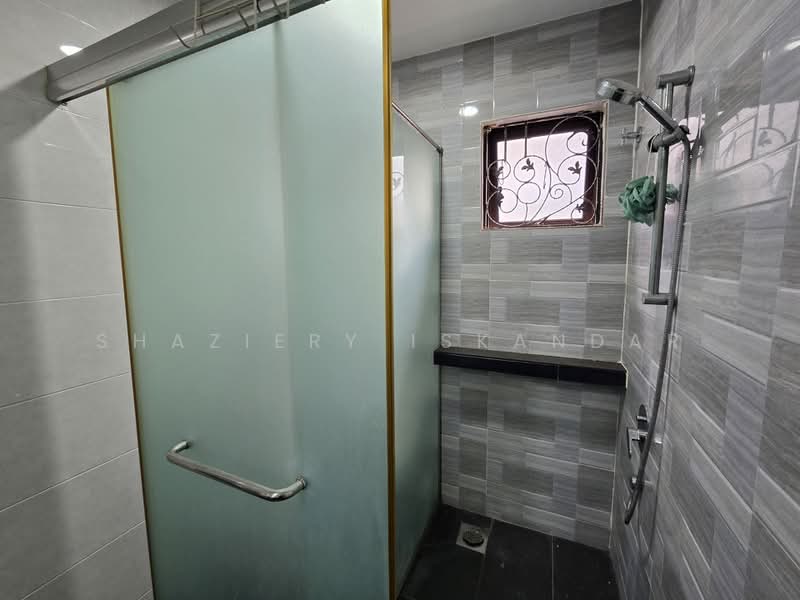 Rumah Berkembar untuk Dijual di Kota Damansara (Selangor) - Shaziery Iskandar - Bathroom - PropertyGuru.com.my