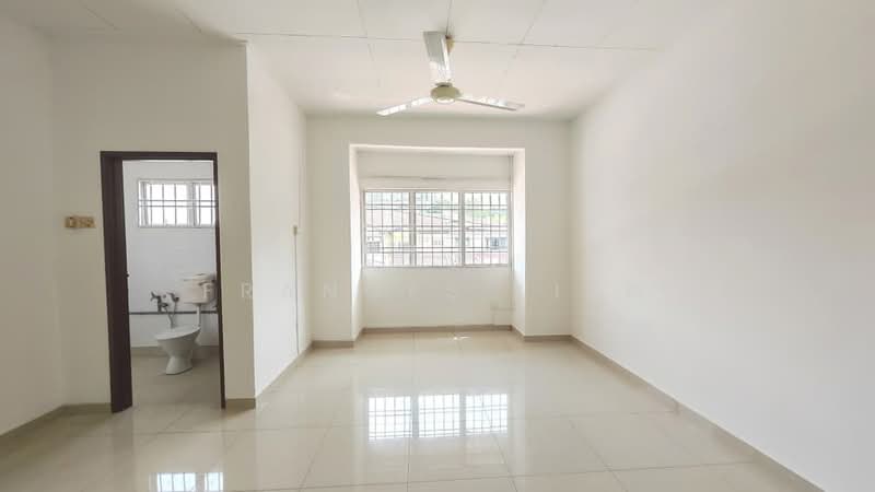 2-storey Terraced House for Rent in Bandar Putra Permai (Seri Kembangan) - Frances Liew - Living Room - PropertyGuru.com.my