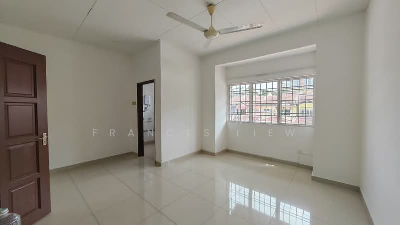 2-storey Terraced House for Rent in Bandar Putra Permai (Seri Kembangan) - Frances Liew - Living Room - PropertyGuru.com.my