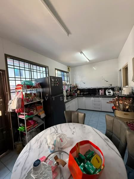 Rumah Teres 2-Tingkat untuk Dijual di Taman Setia Indah (Tebrau) - Alviss Tay - Kitchen - PropertyGuru.com.my