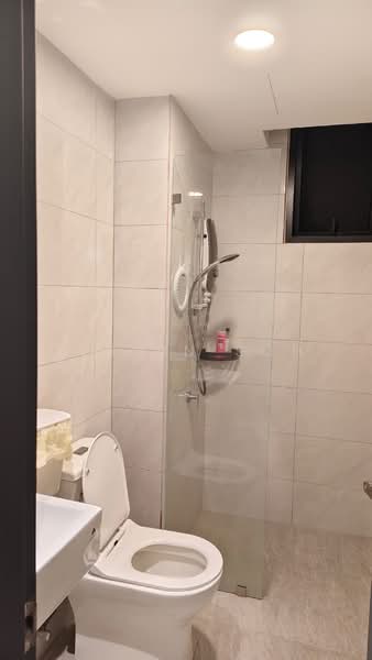 Servis Apartment untuk Disewa di Altris Residences @ The Quartz WM - Justin Soh - Bathroom - PropertyGuru.com.my