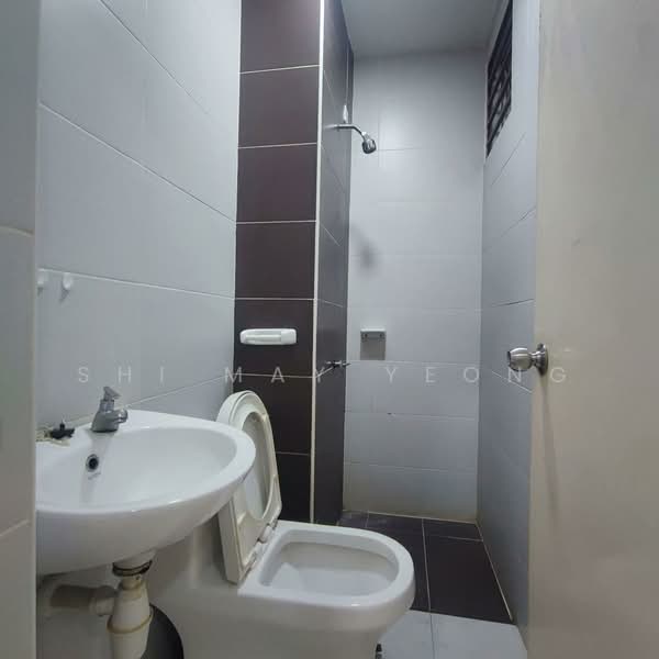 Apartment for Sale at Nusa Heights (Nusa Puncak) - Shi May Yeong - Bathroom - PropertyGuru.com.my