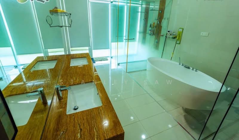 Condominium for Sale at 8 Gurney (The Shore Condominium) - Stanley Saw - Bathroom - PropertyGuru.com.my