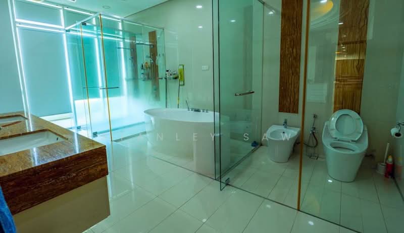 Condominium for Sale at 8 Gurney (The Shore Condominium) - Stanley Saw - Bathroom - PropertyGuru.com.my