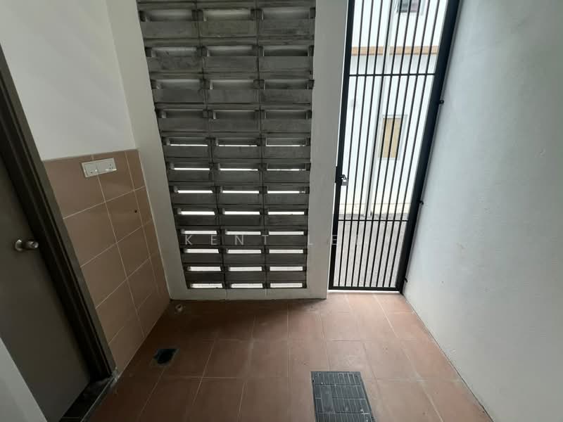 Terraced House for Rent in Kampung Selangor Dredging (Dengkil) - Kent Lee - Entrance - PropertyGuru.com.my