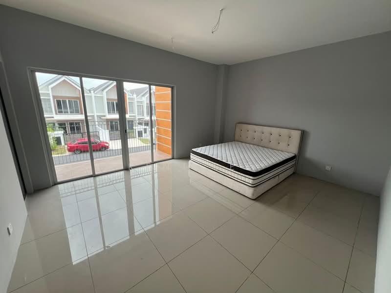 Terraced House for Rent in Kampung Selangor Dredging (Dengkil) - Kent Lee - Bedroom - PropertyGuru.com.my