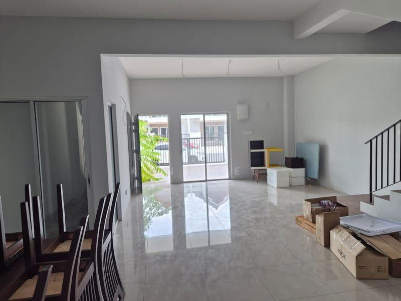 Terraced House for Rent in Kampung Selangor Dredging (Dengkil) - Kent Lee - Living Room - PropertyGuru.com.my