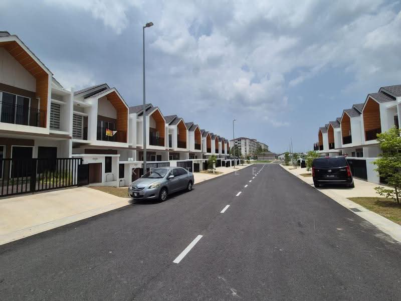 Terraced House for Rent in Kampung Selangor Dredging (Dengkil) - Kent Lee - Exterior - PropertyGuru.com.my