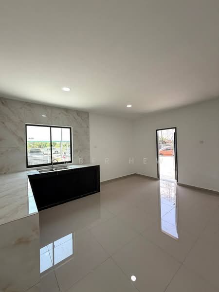 2-storey Terraced House for Sale in Kota Masai (Pasir Gudang) - Amber Hew - Kitchen - PropertyGuru.com.my