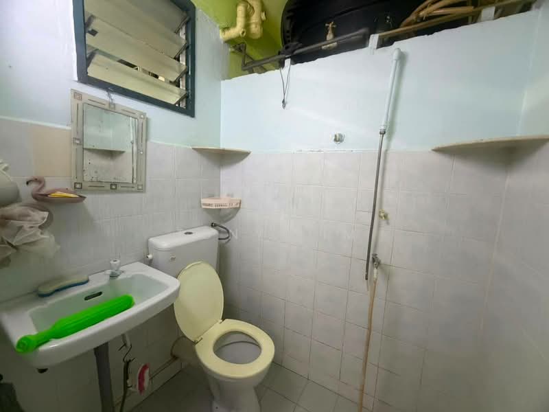 Rumah Flat untuk Disewa di Sri Lanang - Tony Lim - Bathroom - PropertyGuru.com.my
