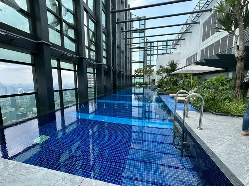 Servis Apartment untuk Dijual di Four Seasons Place - Charles Phua - Pool - PropertyGuru.com.my