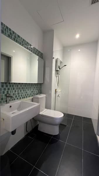 Servis Apartment untuk Disewa di Residential Suites @ HighPark - Jing Xiong Lim - Bathroom - PropertyGuru.com.my