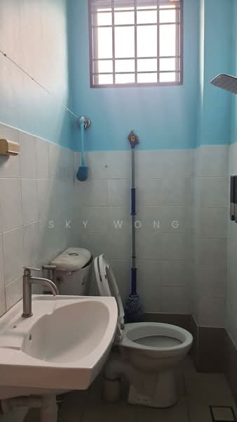 2-storey Terraced House for Sale in Taman Lestari Putra (Seri Kembangan) - Sky Wong - Bathroom - PropertyGuru.com.my