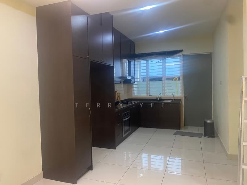 Rumah Teres 2 Tingkat untuk Disewa di Taman Tiara East (Semenyih) - Terry Yee - Kitchen - PropertyGuru.com.my