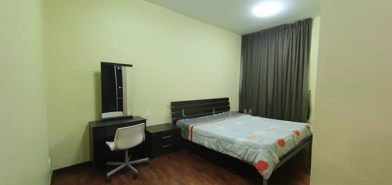 Pangsapuri untuk Dijual di Molek Pine 2 - Karl Lim - Bedroom - PropertyGuru.com.my