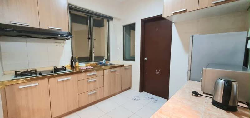Pangsapuri untuk Dijual di Molek Pine 2 - Karl Lim - Kitchen - PropertyGuru.com.my