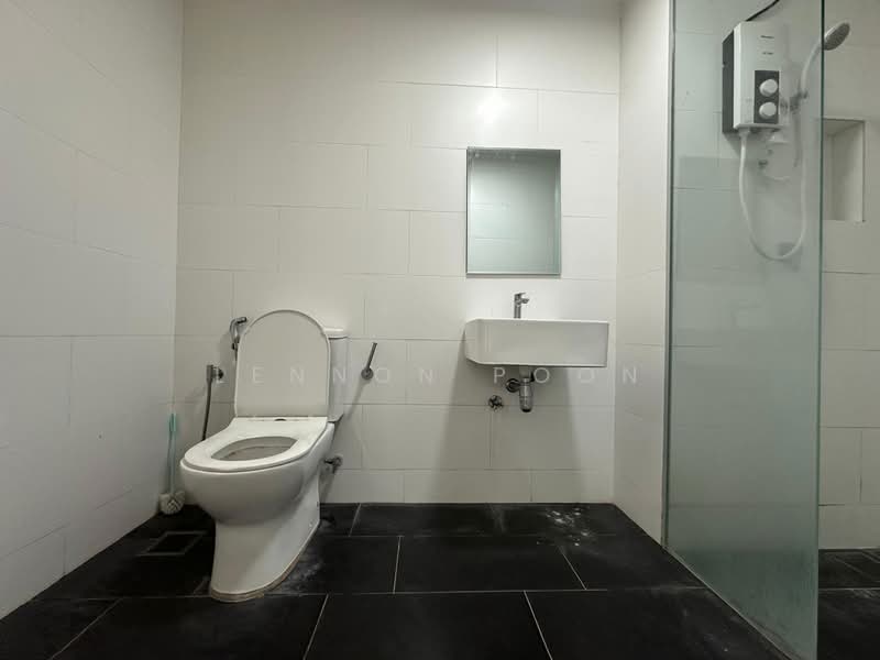 Kedai / Pejabat untuk Dijual di Sungai Buloh (Selangor) - Lennon Poon - Bathroom - PropertyGuru.com.my