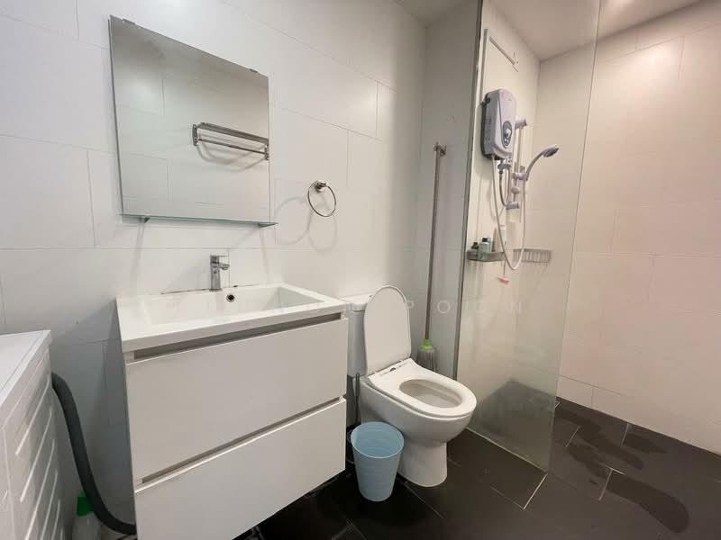Shop / Office for Sale in Sungai Buloh (Selangor) - Lennon Poon - Bathroom - PropertyGuru.com.my