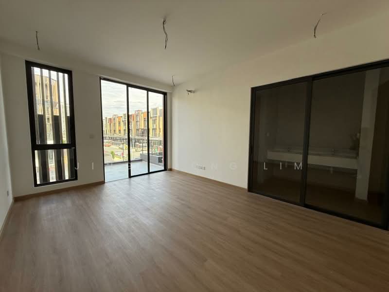Rumah Teres untuk Dijual di Puchong (Selangor) - Jing Xiong Lim - Living Room - PropertyGuru.com.my