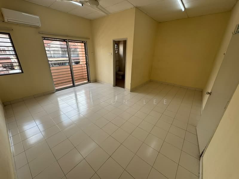 2-storey Terraced House for Sale in Taman Puchong Tekali (Puchong) - Samson Lee - Living Room - PropertyGuru.com.my