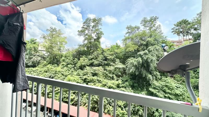 Pangsapuri untuk Dijual di Lakeview Apartments - Ahmad Farhi - Balcony - PropertyGuru.com.my