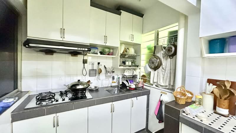 Pangsapuri untuk Dijual di Lakeview Apartments - Ahmad Farhi - Kitchen - PropertyGuru.com.my