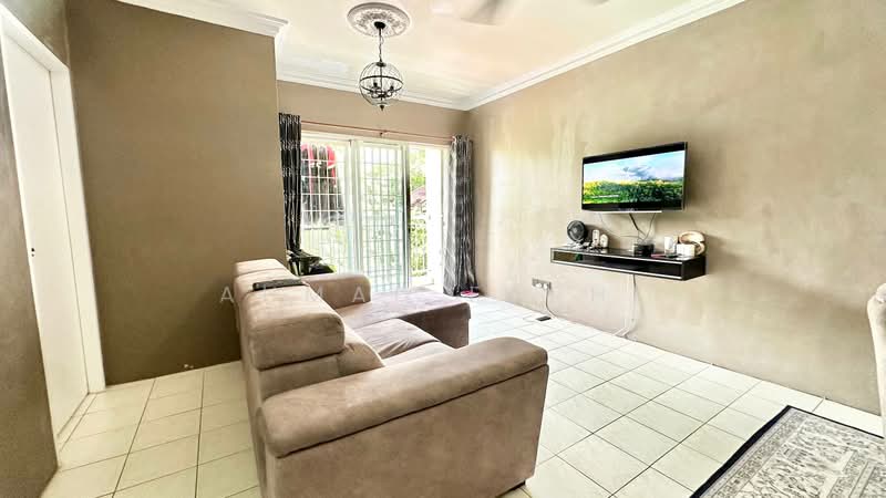 Pangsapuri untuk Dijual di Lakeview Apartments - Ahmad Farhi - Living Room - PropertyGuru.com.my