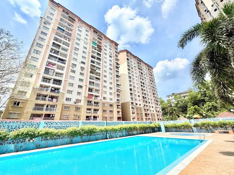Pangsapuri untuk Dijual di Lakeview Apartments - Ahmad Farhi - Exterior - PropertyGuru.com.my