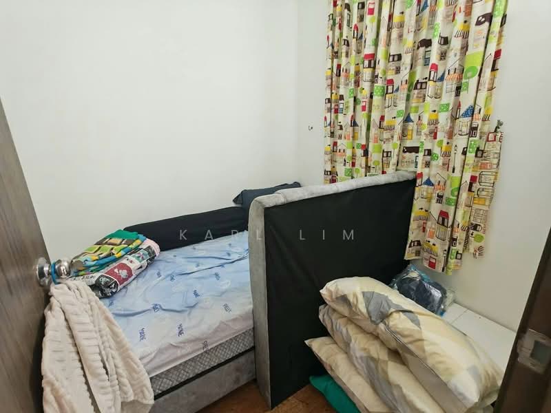Kediaman Servis untuk Dijual di Country Garden Central Park - Karl Lim - Bedroom - PropertyGuru.com.my