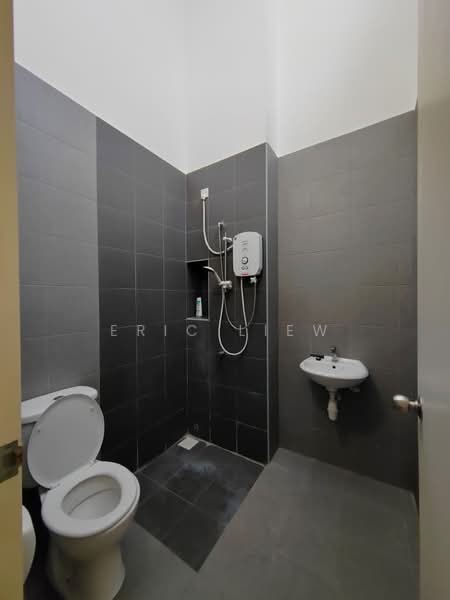 Rumah Teres 2-Tingkat untuk Dijual di Eco Forest (Semenyih) - Eric Liew - Bathroom - PropertyGuru.com.my