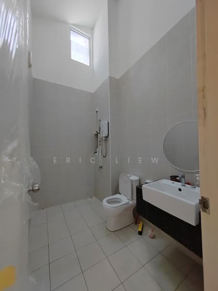 Rumah Teres 2-Tingkat untuk Dijual di Eco Forest (Semenyih) - Eric Liew - Bathroom - PropertyGuru.com.my