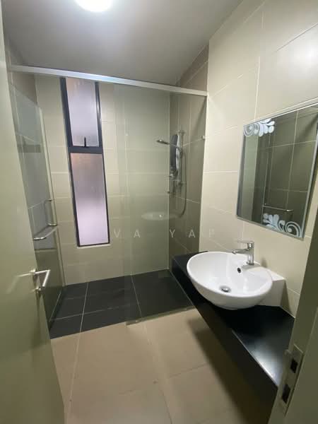 Servis Apartment untuk Disewa di LakePark Residence @ KL North - Eva Yap - Bathroom - PropertyGuru.com.my