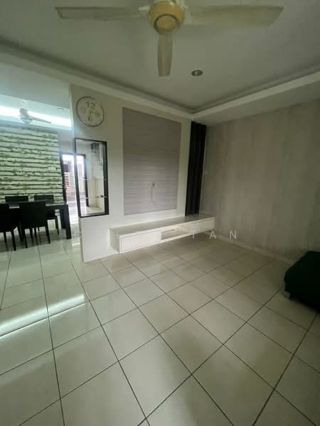 Rumah Bandar untuk Disewa di Kota Kemuning (Shah Alam) - Chloe Tan - Living Room - PropertyGuru.com.my