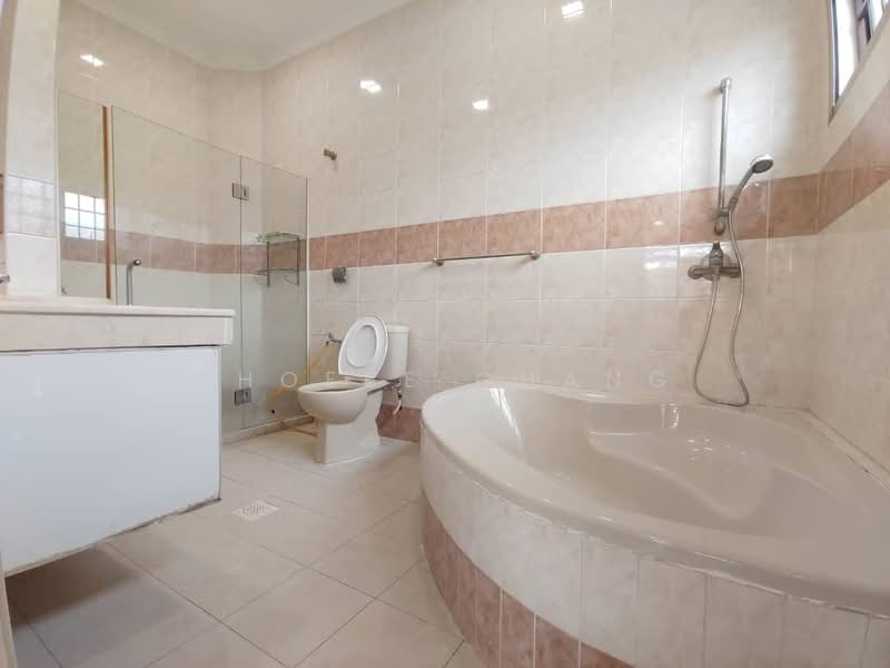 Rumah Banglo untuk Dijual di Ipoh (Perak) - Phoebe Chang - Bathroom - PropertyGuru.com.my
