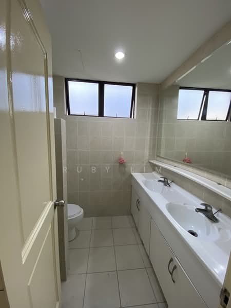 Kondominium untuk Dijual di Casa Tropicana - Ruby Lim - Bathroom - PropertyGuru.com.my