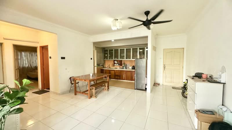 Pangsapuri untuk Dijual di Villa Pavilion - Ahmad Farhi - Living Room - PropertyGuru.com.my