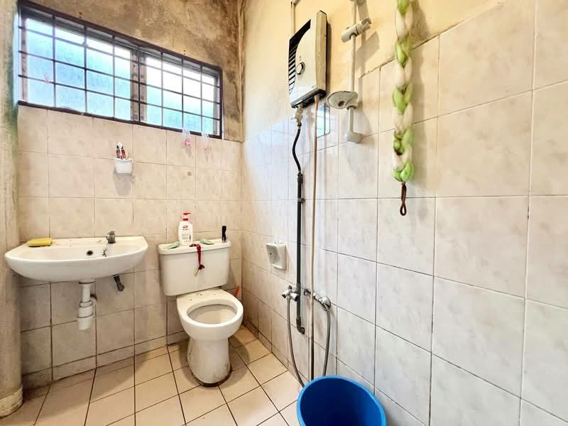 Rumah Teres 2-Tingkat untuk Dijual di Desa Coalfields (Sungai Buloh) - Muin Mn - Bathroom - PropertyGuru.com.my