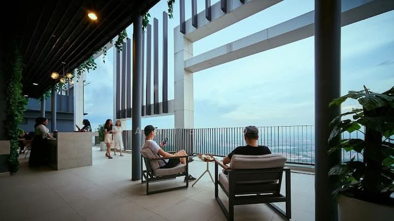 Servis Apartment untuk Disewa di Setia City Residences - Camie Hoo - Balcony - PropertyGuru.com.my