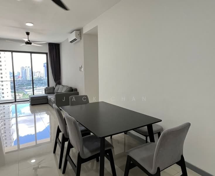 Servis Apartment untuk Dijual di United Point (Residensi Berpadu) - Jack Chan - Living Room - PropertyGuru.com.my