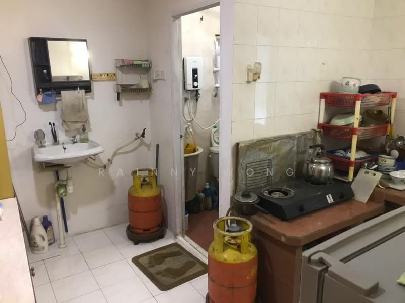 Rumah Flat untuk Disewa di Desa Ixora - Rainny Wong - Kitchen - PropertyGuru.com.my