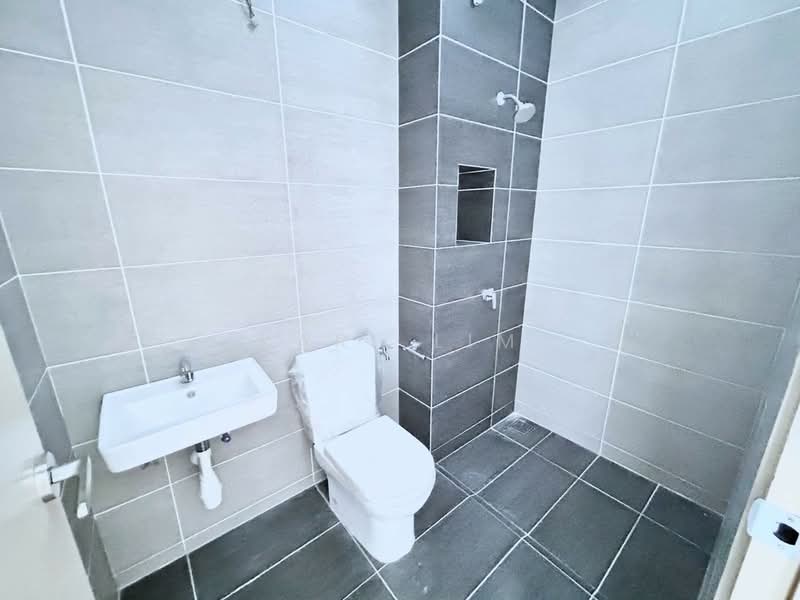 2-storey Terraced House for Sale in Bandar Dato Onn (Tebrau) - Karl Lim - Bathroom - PropertyGuru.com.my