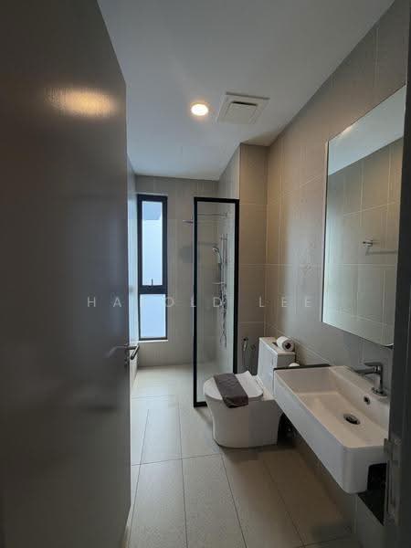 Condominium for Sale at 22 Macalisterz - Harold Lee - Bathroom - PropertyGuru.com.my
